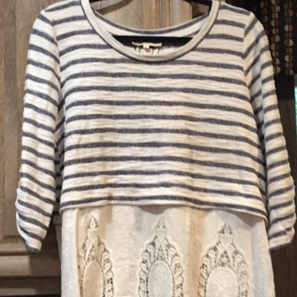 Very cute top with lace bottom.